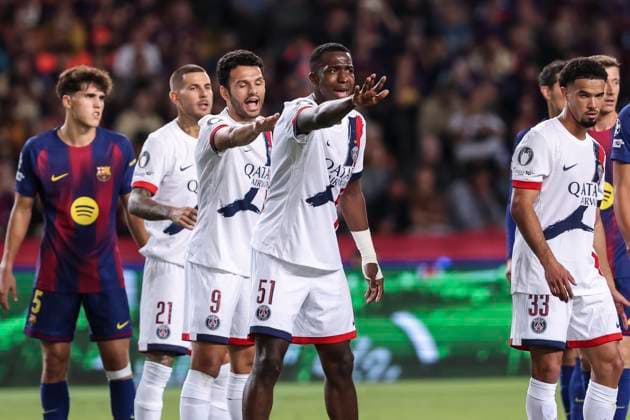 October 1, 2025, Barcelona, Barcelona, SPAIN: Willian Pacho and Goncalo Ramos of Paris Saint-Germain FC gesture during the UEFA Champions League 2025 26 League Phase MD2, match between FC Barcelona, Barca and Paris Saint-Germain at Estadi Olimpic Lluis Companys on October 01, 2025 in Barcelona, Spain. Barcelona SPAIN - ZUMAa181 20251001_zaa_a181_137 Copyright: xJavierxBorregox