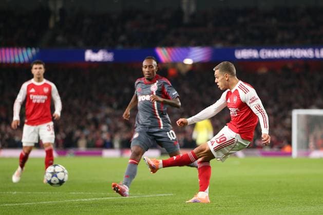 Arsenal FC v Olympiacos FC, Champions League Leandro Trossard of Arsenal crosses during the Arsenal FC v Olympiacos FC UEFA Champions League Round One Group Stage match at the Arsenal Stadium, London, England, United Kingdom on 1 October 2025 Credit: Katie Chan Every Second Media Editorial use only. All images are copyright Every Second Media Limited. No images may be reproduced without prior permission. Copyright: xIMAGO EveryxSecondxMediax ESM-1605-0074 KatiexChanx xEveryxSecondxMediax