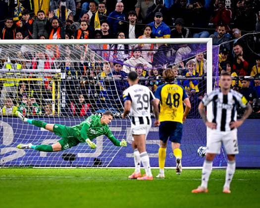Royale Union Saint-Gilloise v Newcastle United - UEFA Champions League BRUSSELS, BELGIUM - OCTOBER 01 : Scherpen Kjell goalkeeper of Union Saint-Gilloise during the 0-3 penalty goal during the UEFA Champions League 2025 26 League Phase MD2 match between Royale Union Saint-Gilloise and Newcastle United on October 1, 2025 in Brussels, Belgium, 01 10 2025  Copyright: xTomasxSiskx