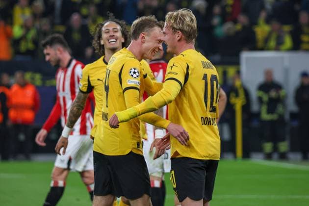 01.10.2025, xfanx, Fussball UEFA Champions League, Borussia Dortmund - Athletic Bilbao v.l. der Zweite Torschütze Julian Brandt (BVB) macht das Tor zum 4:0 für Borussia Dortmund und jubelt mit Maximilian Beier (BVB) (DFL DFB REGULATIONS PROHIBIT ANY USE OF PHOTOGRAPHS as IMAGE SEQUENCES and or QUASI-VIDEO) Dortmund