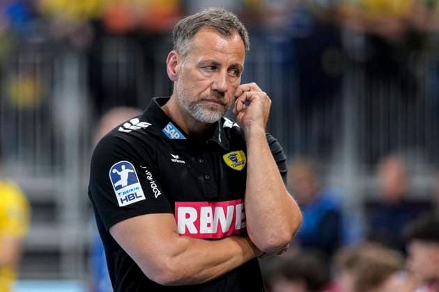 Maik Machulla (Trainer, Cheftrainer, RNL), Einzelbild, Einzelfoto, Aktion, Action, enttäuscht schauend, Enttäuschung, Frustration, disappointed, pessimistisch, 01.10.2025, Heidelberg (Deutschland), Handball, DHB-Pokal, 2. Runde, Rhein-Neckar Löwen - SG Flensburg-Handewitt