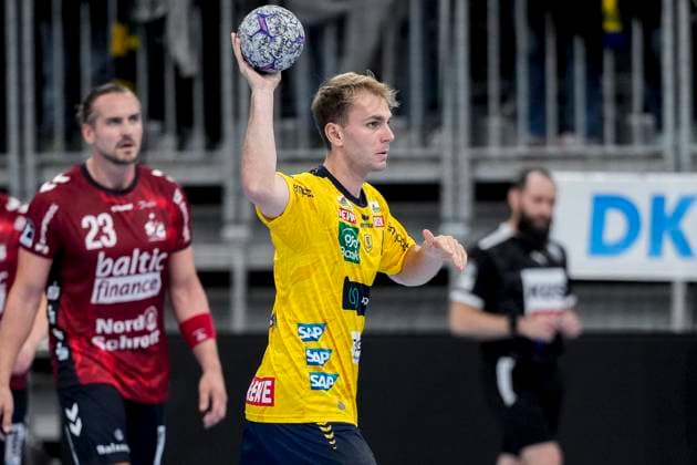 Mathias Larson (RNL, 4), am Ball, Einzelbild, Einzelfoto, Aktion, Action, 01.10.2025, Heidelberg (Deutschland), Handball, DHB-Pokal, 2. Runde, Rhein-Neckar Löwen - SG Flensburg-Handewitt