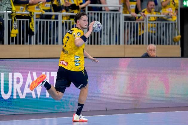Robert Timmermeister (RNL, 7), am Ball, Freisteller, Ganzkörper, Einzelbild, Einzelfoto, Aktion, Action, 01.10.2025, Heidelberg (Deutschland), Handball, DHB-Pokal, 2. Runde, Rhein-Neckar Löwen - SG Flensburg-Handewitt