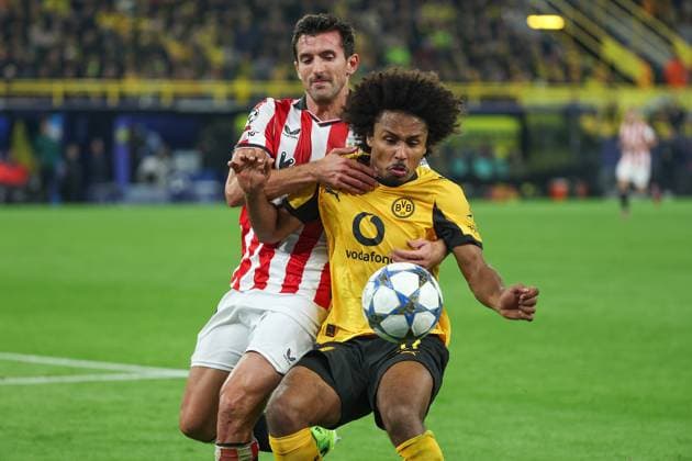 UEFA Champions League - Borussia Dortmund - Athletic Bilbao am 01.10.2025 im Signal Iduna Park in Dortmund Karim Adeyemi (Dortmund 27) gegen Daniel Vivian (Bilbao 3)
