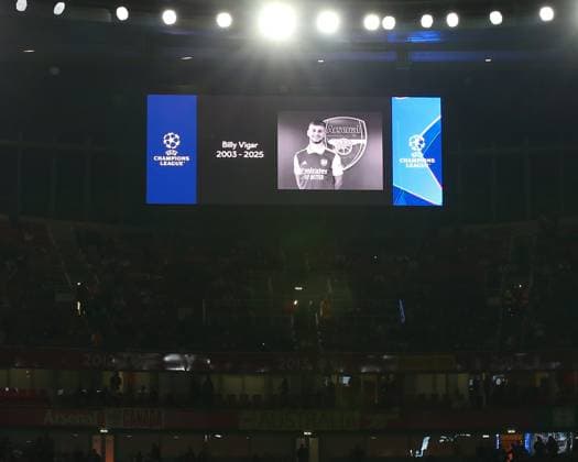 London, England, October 01 2025: Tribute before kick off to former Arsenal academy player Billy Vigar during the UEFA Champions League game between Arsenal and Olympiacos at Emirates Stadium in London, England. (Photo by Jay Patel Sports Press Photo SPP) Copyright: xJayxPatel SportsxPressxPhoto SPPx Sportspressphoto_SPR36093