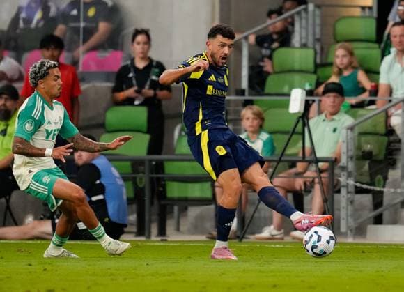 October 1, 2025, Austin, Texas, USA: Nashville SC midfielder PATRICK YAZBEK (8) passes the ball during the Lamar Hunt US Open Cup Final between Austin FC and Nashville SC, on October 1, 2025, in Austin, Texas. Austin USA - ZUMAc201 20251001_zap_c201_010 Copyright: xScottxColemanx