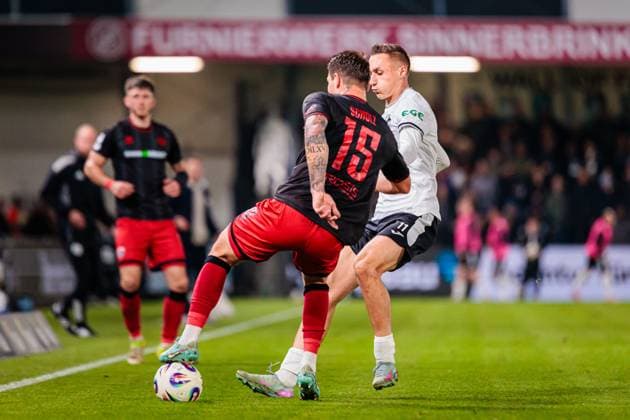 v.l. Jonas Scholz (FC Ingolstadt 04, 15), Dominik Steczyk (SC Verl, 11) im Zweikampf GER, SC Verl vs. FC Ingolstadt 04, Fussball, 3. Liga, 9. Spieltag, Spielzeit 2025 2026, 01.10.2025 GER, SC Verl vs. FC Ingolstadt 04, Fussball, 3. Liga, 9. Spieltag, Spielzeit 2025 2026, 01.10.2025 Verl Copyright: xEibner-Pressefoto JanxRollingerx EP_JSK
