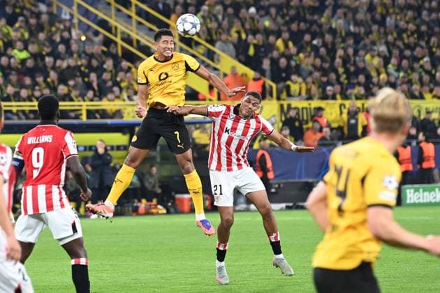 Jobe BELLINGHAM (DO) gegen MAROAN SANNADI, Kopfballduell, Aktion, Zweikampf, Fussball UEFA Champions League Gruppenphase 2. Spieltag Borussia Dortmund (DO) - Atletic Bilbao 4-1 am 01.10.2025 in Dortmund Deutschland. UEFA regulations prohibit any use of photographs as image sequences and or quasi-video Â
