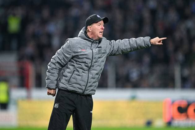 3. Liga - 25 26 - VfL Osnabrück - SSV Jahn Regensburg am 01.10.2025 an der Bremer Brücke in Osnabrück Trainer Timo Schultz (Osnabrueck)