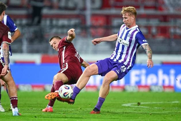 3. Liga - 25 26 - VfL Osnabrück - SSV Jahn Regensburg am 01.10.2025 an der Bremer Brücke in Osnabrück Bjarke Jacobsen (Osnabrueck)