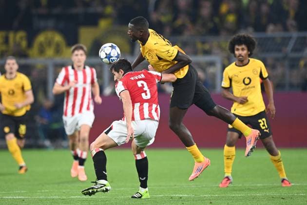 Serhou GUIRASSY (DO) gegen Daniel VIVIAN Kopfballduell, Aktion, Zweikampf, Fussball UEFA Champions League Gruppenphase 2. Spieltag Borussia Dortmund (DO) - Athletic Bilbao 4-1 am 01.10.2025 in Dortmund Deutschland. UEFA regulations prohibit any use of photographs as image sequences and or quasi-video Â