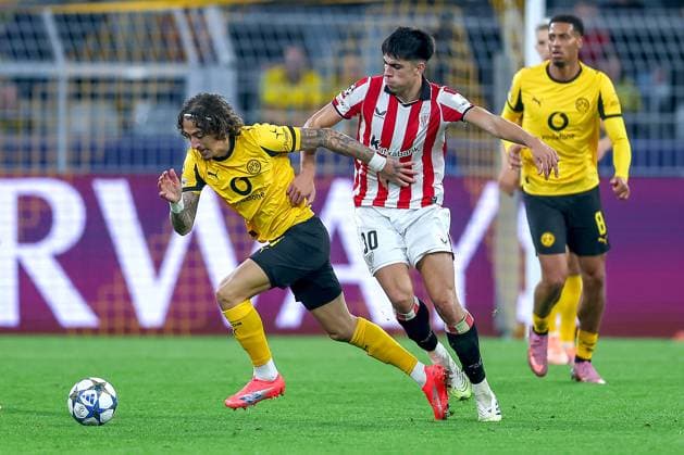 01.10.2025, Fußball, UEFA Champions League, Borussia Dortmund - Athletic Club Bilbao, BVB Stadion, 2. Spieltag, Saison 2025 2026: Fabio Silva (BVB 21) im Zweikampf gegen Torwart Patrick Drewes (BVB 30) Regulations prohibit any use of photographs as image sequences and or quasi-video. Nordrhein-Westfalen Deutschland