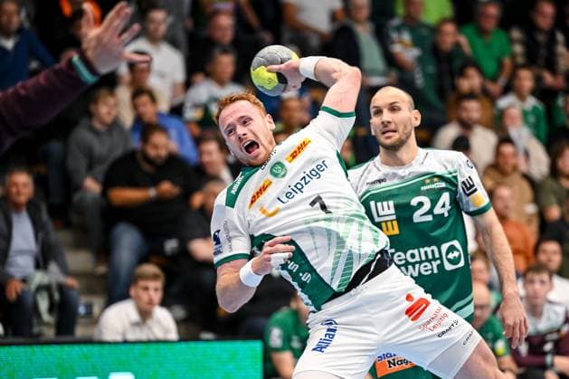 Goeppingen, Deutschland, 01.10.25: Tomas Piroch (SC DHfK Leipzig) und Marcel Schiller (FRISCH AUF! Goeppingen)ä im Zweikampf waehrend des DHB Pokal 2 Runde Spiels zwischen FRISCH AUF! Goeppingen vs SC DHfK Leipzig in der EWS Arena am 01. Oktober 2025 in Goeppingen, Deutschland. (Foto von Harry Langer DeFodi Images) Goeppingen, Germany, 01.10.25: Tomas Piroch (SC DHfK Leipzig) und Marcel Schiller (FRISCH AUF! Goeppingen)ä battle for the ball during the DHB Pokal 2 Runde match between FRISCH AUF! Goeppingen vs SC DHfK Leipzig at EWS Arena on October 1, 2025 in Goeppingen, Germany. (Photo by Harry Langer DeFodi Images) (Photo by Harry Langer DeFodi Images) Goeppingen, Germany, 01 10 25 Tomas Piroch SC DHfK Leipzig and Marcel Schiller FRISCH AUF Goeppingen ä battle for the ball during the DHB Pokal 2 round match between FRISCH AUF Goeppingen vs SC DHfK Leipzig at EWS Arena on October 01, 2025 in Goeppingen, Germany Photo by Harry Langer DeFodi Images Goeppingen, Germany, 01 10 25 Tomas Piroch SC DHfK Leipzig and Marcel Schiller FRISCH AUF Goeppingen ä battle for the ball during the DHB Pokal 2 Runde match between FRISCH AUF Goeppingen vs SC DHfK Leipzig at EWS Arena on October 1, 2025 in Goeppingen, Germany Photo by Harry Langer DeFodi Images Photo by Harry Langer DeFodi Images