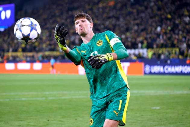 KOBEL Gregor Team Borussia Dortmund UEFA Championsleague Saison 2025 - 2026 Vorrunden Spiel BVB - Athletic Bilbao 4 : 1 am 01.10.2025 in Dortmund DFL REGULATIONS PROHIBIT ANY USE OF PHOTOGRAPHS as IMAGE SEQUENCES and or QUASI-VIDEO Copyright: xLacixPerenyix