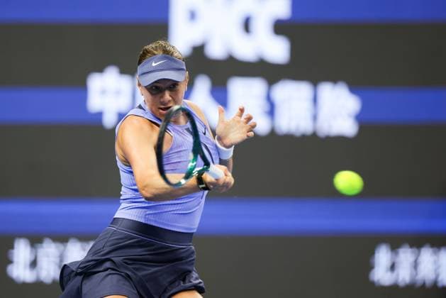 BEIJING, CHINA - OCTOBER 02: Amanda Anisimova of the United States competes in the Women s Singles Quarterfinal match against Jasmine Paolini of Italy on day 11 of the 2025 China Open at the National Tennis Center on October 2, 2025 in Beijing, China.  Copyright: xVCGx 111594636697