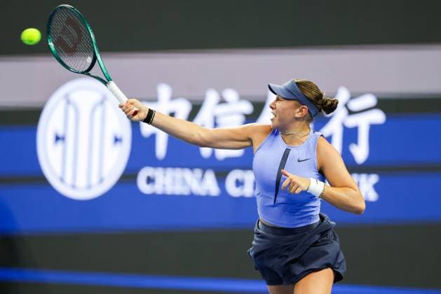 BEIJING, CHINA - OCTOBER 02: Amanda Anisimova of the United States competes in the Women s Singles Quarterfinal match against Jasmine Paolini of Italy on day 11 of the 2025 China Open at the National Tennis Center on October 2, 2025 in Beijing, China.  Copyright: xVCGx 111594636741