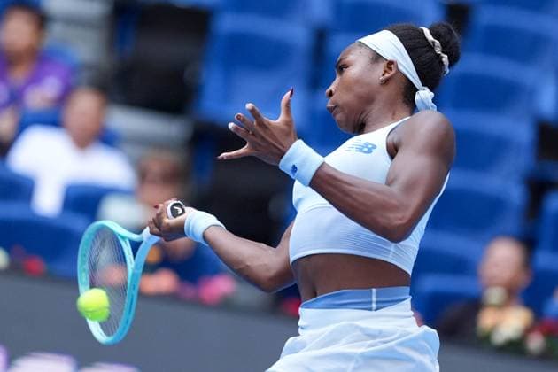 (251002) -- BEIJING, Oct. 2, 2025 -- Coco Gauff hits a return during the women s singles quarterfinal match between Coco Gauff of the United States and Eva Lys of Germany at 2025 China Open tennis tournament in Beijing, China, Oct. 2, 2025. ) (SP)CHINA-BEIJING-TENNIS-CHINA OPEN-WOMEN S SINGLES (CN) XiexHan 