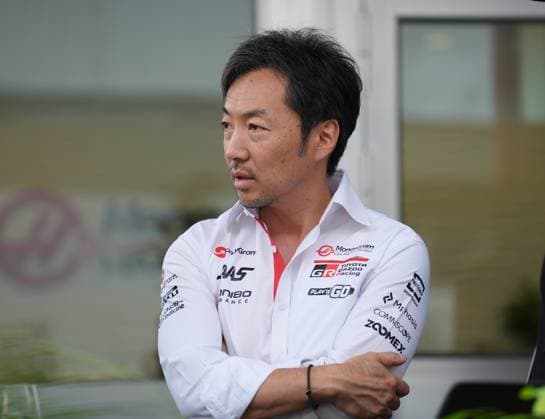 02.10.2025, Marina Bay Street Circuit, Singapore, FORMULA 1 SINGAPORE AIRLINES SINGAPORE GRAND PRIX 2025 , im Bild Teamchef Ayao Komatsu, MoneyGram Haas F1 Team (Photo by Hasan Bratic DeFodi Images) 02 10 2025, Marina Bay Street Circuit, Singapore, FORMULA 1 SINGAPORE AIRLINES SINGAPORE GRAND PRIX 2025 , in the picture Team Principal Ayao Komatsu, MoneyGram Haas F1 Team Photo by Hasan Bratic DeFodi Images
