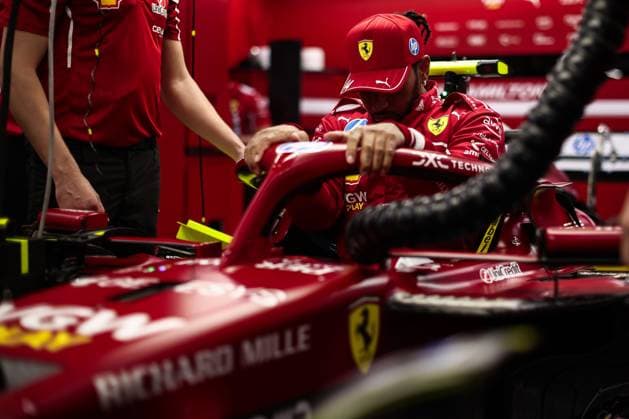 F1 - SINGAPORE GRAND PRIX 2025 HAMILTON Lewis (gbr), Scuderia Ferrari SF-25, portrait during the 2025 Formula 1 Singapore Grand Prix, 18th round of the 2025 FIA Formula One World Championship, WM, Weltmeisterschaft from October 3 to 5, 2025 on the Marina Bay Street Circuit, in Singapore - SingaporeSingapore  Copyright: xEricxAlonsox