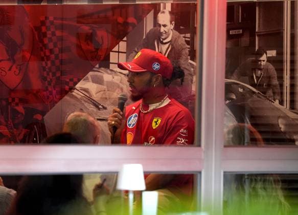 FORMULA 1 SINGAPORE AIRLINES SINGAPORE GRAND PRIX 2025 02.10.2025, Marina Bay Street Circuit, Singapore, FORMULA 1 SINGAPORE AIRLINES SINGAPORE GRAND PRIX 2025 , im Bild Lewis Hamilton (GBR), Scuderia Ferrari HP