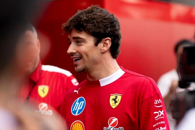 Formula 1 Singapore Airlines Singapore Grand Prix 2025 Remy Midez OVERTAKE MAXPPP - Singapore 02 10 2025 16 LECLERC Charles (mon), Scuderia Ferrari HP, portrait at the Formula 1 Singapore Airlines Singapore Grand Prix 2025, the 18th round of the 2025 FIA Formula 1 World Championship, WM, Weltmeisterschaft at the Marina Bay Street Circuit in Singapore, Singapore, from 2 to 5 October 2025 Singapore Marina Bay Street Circuit Singapore  Copyright: xOVERTAKE MAXPPPxRemyxMidezx OVT202510025841 OVT202510025841