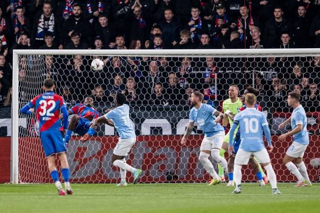 251002 Rafiu Durosinmi of Viktoria Plzen and Emmanuel Ekong of Malmö FF during the UEFA Europa League football match between Viktoria Plzen and Malmö FF on October 2, 2025 in Plzen. Photo: Petter Arvidson BILDBYRAN kod PA PA1092 fotboll, football, soccer, fotball,uefa europa league, europa le Copyright: PETTERxARVIDSON BB251002PA067