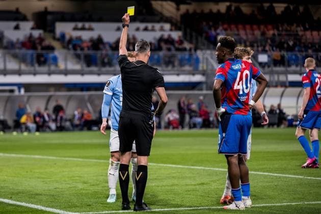 251002 Anders Christiansen of Malmö FF receives a yellow card during the UEFA Europa League football match between Viktoria Plzen and Malmö FF on October 2, 2025 in Plzen. Photo: Petter Arvidson BILDBYRAN kod PA PA1092 fotboll football soccer fotball uefa europa league europa league viktoria plzen malmö ff bbeng bbauto Copyright: PETTERxARVIDSON BB251002PA078