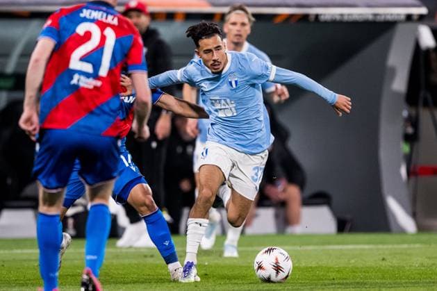 251002 Adrian Skogmar of Malmö FF during the UEFA Europa League football match between Viktoria Plzen and Malmö FF on October 2, 2025 in Plzen. Photo: Petter Arvidson BILDBYRAN kod PA PA1092 fotboll football soccer fotball uefa europa league europa league viktoria plzen malmö ff bbeng Copyright: PETTERxARVIDSON BB251002PA080