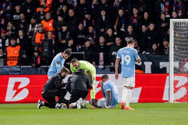 251002 Pontus Jansson of Malmö FF receives medical attention during the UEFA Europa League football match between Viktoria Plzen and Malmö FF on October 2, 2025 in Plzen. Photo: Petter Arvidson BILDBYRAN kod PA PA1092 fotboll football soccer fotball uefa europa league europa league viktoria plzen malmö ff bbeng bbauto Copyright: PETTERxARVIDSON BB251002PA084