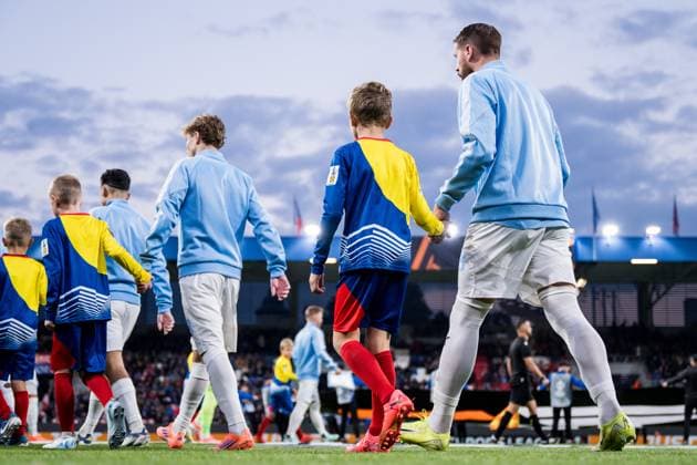 251002 Pontus Jansson of Malmö FF makes his entrance to the the UEFA Europa League football match between Viktoria Plzen and Malmö FF on October 2, 2025 in Plzen. Photo: Petter Arvidson BILDBYRAN kod PA PA1092 fotboll football soccer fotball uefa europa league europa league viktoria plzen malmö ff bbeng bbauto Copyright: PETTERxARVIDSON BB251002PA094
