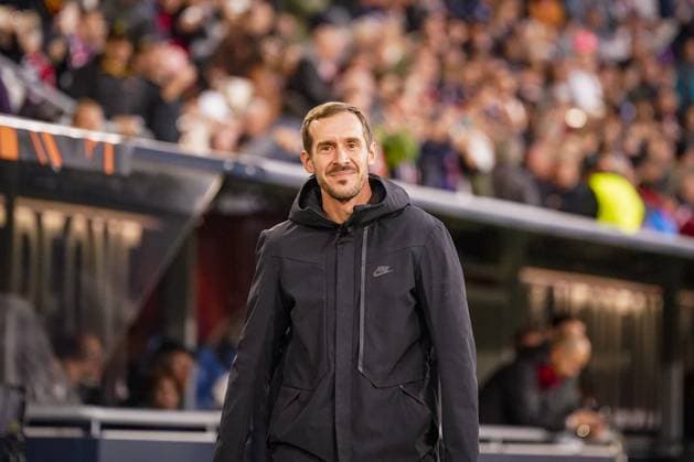 Fussball: UEFA Europa League 2025 26, 2. Spieltag - FC Bologna vs SC Freiburg - Renato Dall Ara (Bologna, Italien): Julian Schuster (SC Freiburg, Trainer) Bologna Metropolitanstadt Bologna Italien Copyright: xJOERANxSTEINSIEKx