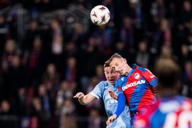 251002 Lasse Berg Johnsen of Malmö FF and Matej Valenta of Viktoria Plzen during the UEFA Europa League football match between Viktoria Plzen and Malmö FF on October 2, 2025 in Plzen. Photo: Petter Arvidson BILDBYRAN kod PA PA1092 fotboll football soccer fotball uefa europa league europa league viktoria plzen malmö ff bbeng Copyright: PETTERxARVIDSON BB251002PA099