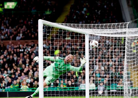 Celtic v S.C. Braga UEFA Europa League Kasper Schmeichel of Celtic dives but cant save Ricardo Horta of S.C. Braga (not in frame) scoring his teams first goal during the UEFA Europa League match at Celtic Park, Glasgow UK Newspapers OUT Copyright: xFredxPalmerx FIL-22308-0039