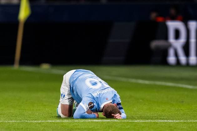 251002 Anders Christiansen of Malmö FF in pain during the UEFA Europa League football match between Viktoria Plzen and Malmö FF on October 2, 2025 in Plzen. Photo: Petter Arvidson BILDBYRAN kod PA PA1092 fotboll football soccer fotball uefa europa league europa league viktoria plzen malmö ff bbeng Copyright: PETTERxARVIDSON BB251002PA111