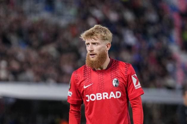 Jan-Niklas Beste (SC Freiburg, 19) , Italien, Fussball, UEFA Europa League, 2.Spieltag, Ligaphase, 2025 2026, Bologna FC vs. SC Freiburg, 02.10.2025, Stadio Renato Dall™Ara, Bologna, Italien Bologna Stadio Renato Dall™Ara Emilia-Romagna Italien Copyright: xArnexAmbergx