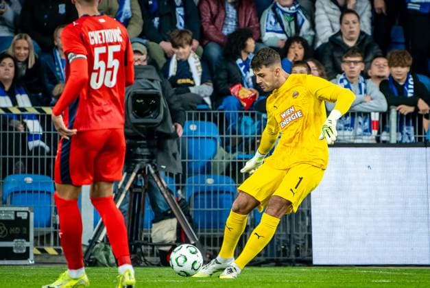 SOCCER - UEFA ECL, Poznan vs Rapid POZNAN,POLAND,02.OCT.25 - SOCCER - UEFA Conference League, KKS Lech Poznan vs SK Rapid Wien. Image shows Niklas Hedl (Rapid).  GEPAxpictures xKevinxHackner