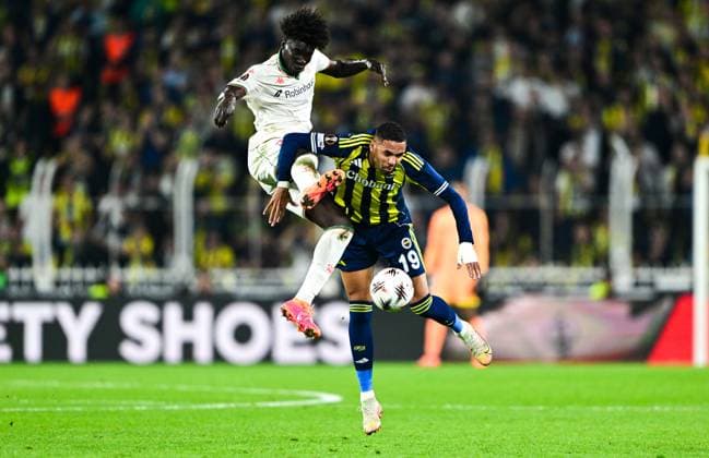 Fenerbahce v Nice - UEFA Europa League ISTANBUL, TURKIYE - OCTOBER 2: Youssef En-Nesyri (R) of Fenerbahce in action against Kojo Peprah Oppong of Nice during UEFA Europa League football match between Fenerbahce and Nice at Chobani Stadium in Istanbul, Turkiye on October 2, 2025 Serhat Cagdas Anadolu Istanbul Turkey. Editorial use only. Please get in touch for any other usage.  Copyright: x2025xAnadoluxSerhatxCagdasx