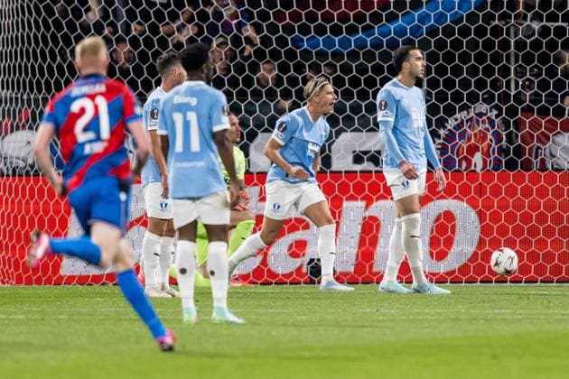 251002 Jens Stryger Larsen and Andrej Djuric of Malmö FF looks dejected after 1-1 during the UEFA Europa League football match between Viktoria Plzen and Malmö FF on October 2, 2025 in Plzen. Photo: Petter Arvidson BILDBYRAN kod PA PA1092 fotboll football soccer fotball uefa europa league europa league viktoria plzen malmö ff bbeng bbauto depp Copyright: PETTERxARVIDSON BB251002PA125
