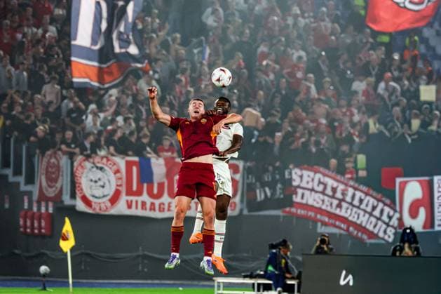 Roma vs. Lille Europa League Evan Ferguson of AC Roma During the 2025 26 Europa League football match between Roma and Lille at the Stadio Olimpico in Rome on October 2, 2025. Photo: Roma stadio Olimpico Roma Italia Copyright: xFABIOxSASSOxFabioxSassox Roma Lille2025_10_02Fabio Sasso6643