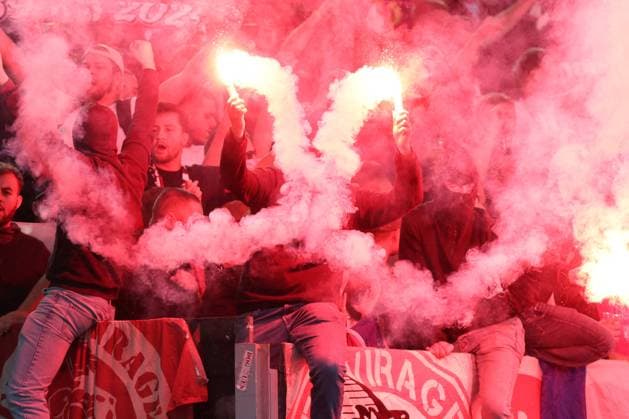 CALCIO - UEFA Europa League - AS Roma vs LOSC Lille Rome, Italy - October 2, 2025: Lille fan with smoke bombs during the UEFA League 2025 2026, day 2, between AS Roma vs LOSC Lille at Olympic stadium in Rome Rome Italy  Copyright: xIPAxSport ABACAx