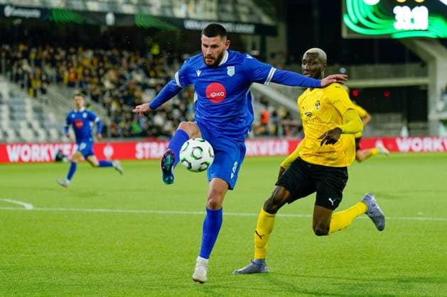 Arb Manaj (L) of Drita controls the ball ahead of Ibrahim Cisse of KuPS during the football UEFA Conference League match between KuPS Kuopio and FC Drita Kosovo in Tampere, Finland, on October 2, 2025. Tampere Tammelan Stadion Pirkanmaa Finland LKFTVX20251002204748BANC  Copyright: xMikaxKylmäniemix LKFTVX20251002204748BANC