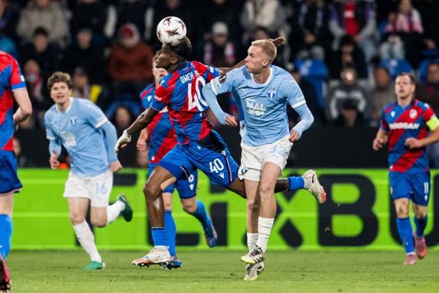 251002 Sampson Dweh of Viktoria Plzen and Daniel Gudjohnsen of Malmö FF during the UEFA Europa League football match between Viktoria Plzen and Malmö FF on October 2, 2025 in Plzen. Photo: Petter Arvidson BILDBYRAN kod PA PA1092 fotboll football soccer fotball uefa europa league europa league viktoria plzen malmö ff bbeng Copyright: PETTERxARVIDSON BB251002PA149