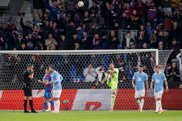 251002 Goalkeeper Robin Olsen of Malmö FF looks dejected after 3-0 during the UEFA Europa League football match between Viktoria Plzen and Malmö FF on October 2, 2025 in Plzen. Photo: Petter Arvidson BILDBYRAN kod PA PA1092 fotboll football soccer fotball uefa europa league europa league viktoria plzen malmö ff bbeng bbauto depp Copyright: PETTERxARVIDSON BB251002PA152