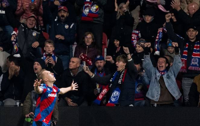 251002 Karel Spacil of Viktoria Plzen celebrates after 3-0 during the UEFA Europa League football match between Viktoria Plzen and Malmö FF on October 2, 2025 in Plzen. Photo: Petter Arvidson BILDBYRAN kod PA PA1092 fotboll football soccer fotball uefa europa league europa league viktoria plzen malmö ff bbeng jubel celebrates Copyright: PETTERxARVIDSON BB251002PA153