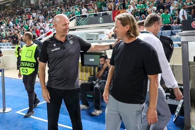 UEFA Conference League - Omonoia vs Mainz Omonoia Coach HENNING BERG and Mainz Coach BO HENRIKSEN greet before the game. Omonoia plays against Mainz for the League Phase of the UEFA Conference League at GSP Stadium, Limassol, Cyprus, on Oct. 2, 2025. Limassol Cyprus Copyright: xKOSTASxPIKOULASx