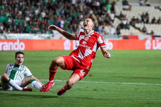 UEFA Conference League - Omonoia vs Mainz KACPER POTULSKI of Mainz falls on the floor. Omonoia plays against Mainz for the League Phase of the UEFA Conference League at GSP Stadium, Limassol, Cyprus, on Oct. 2, 2025. Limassol Cyprus Copyright: xKOSTASxPIKOULASx