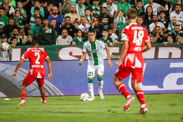 UEFA Conference League - Omonoia vs Mainz IOANNIS MASOURAS of Omonoia tries to attack. Omonoia plays against Mainz for the League Phase of the UEFA Conference League at GSP Stadium, Limassol, Cyprus, on Oct. 2, 2025. Limassol Cyprus Copyright: xKOSTASxPIKOULASx