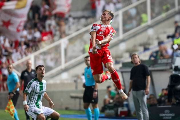 UEFA Conference League - Omonoia vs Mainz NIKOLAS VERATSCHNIG of Mainz heads the ball. Omonoia plays against Mainz for the League Phase of the UEFA Conference League at GSP Stadium, Limassol, Cyprus, on Oct. 2, 2025. Limassol Cyprus Copyright: xKOSTASxPIKOULASx