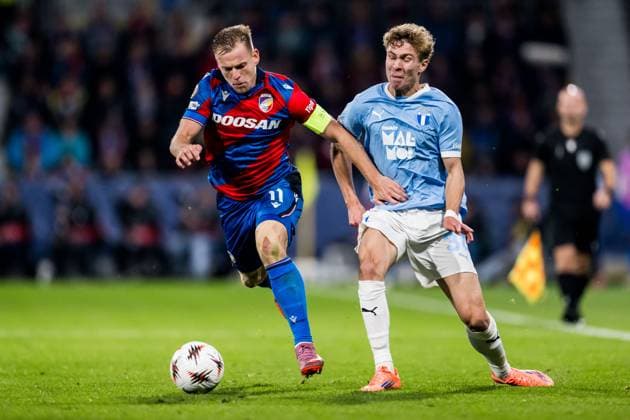 251002 Matej Vydra of Viktoria Plzen and Hugo Bolin of Malmö FF during the UEFA Europa League football match between Viktoria Plzen and Malmö FF on October 2, 2025 in Plzen. Photo: Petter Arvidson BILDBYRAN kod PA PA1092 fotboll football soccer fotball uefa europa league europa league viktoria plzen malmö ff bbeng Copyright: PETTERxARVIDSON BB251002PA167