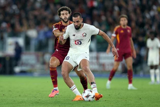 CALCIO - UEFA Europa League - AS Roma vs LOSC Lille Rome, Italy - October 2, 2025: Mario Hermoso of Roma, Nabil Bentaleb of Lille seen in action during the UEFA League 2025 2026, day 2, between AS Roma vs LOSC Lille at Olympic stadium in Rome Rome Italy  Copyright: xIPAxSport ABACAx